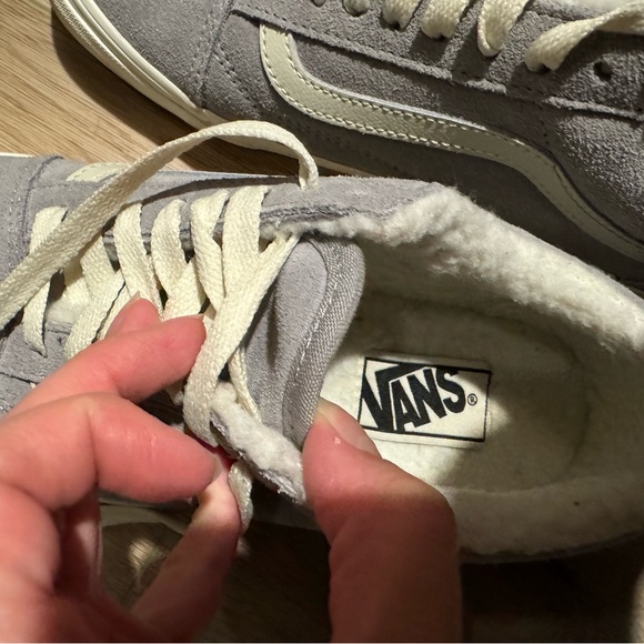 Vans - Picture 2 of 5